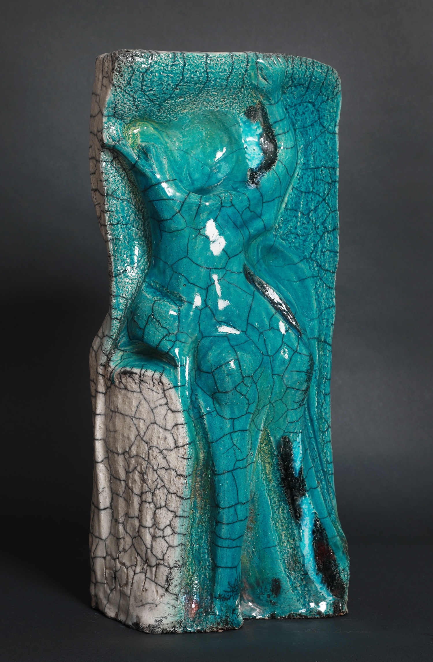 Cuisson Raku, une sculpture nommée Murmure par l'artiste sculpteur Sylvie Malys